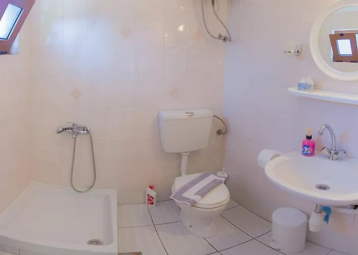 Lena Ξενοδοχείο *