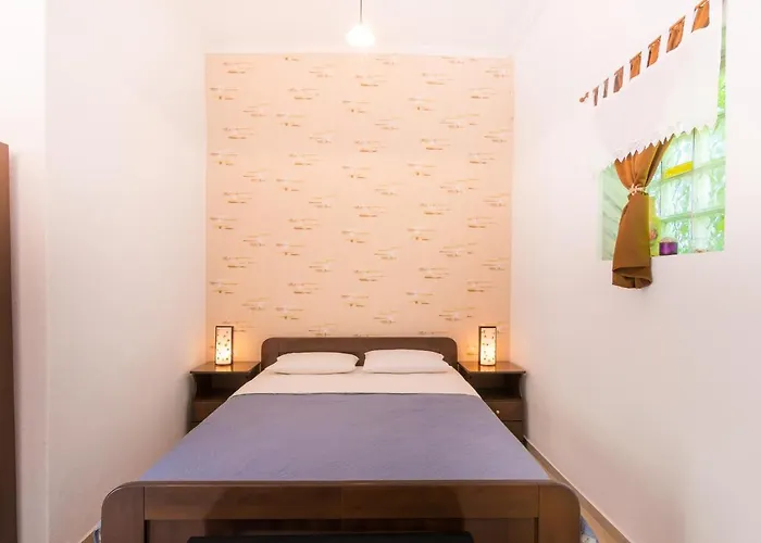 Lena Ξενοδοχείο *