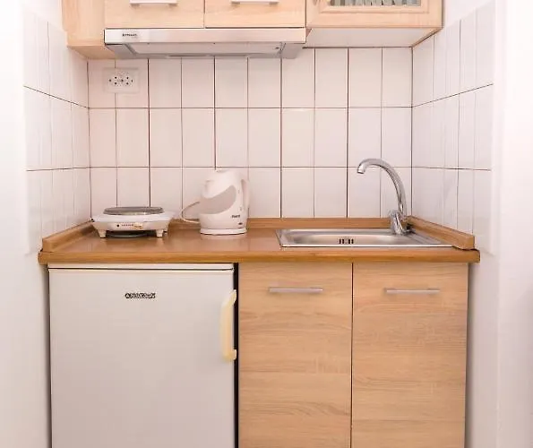 Ξενοδοχείο Lena